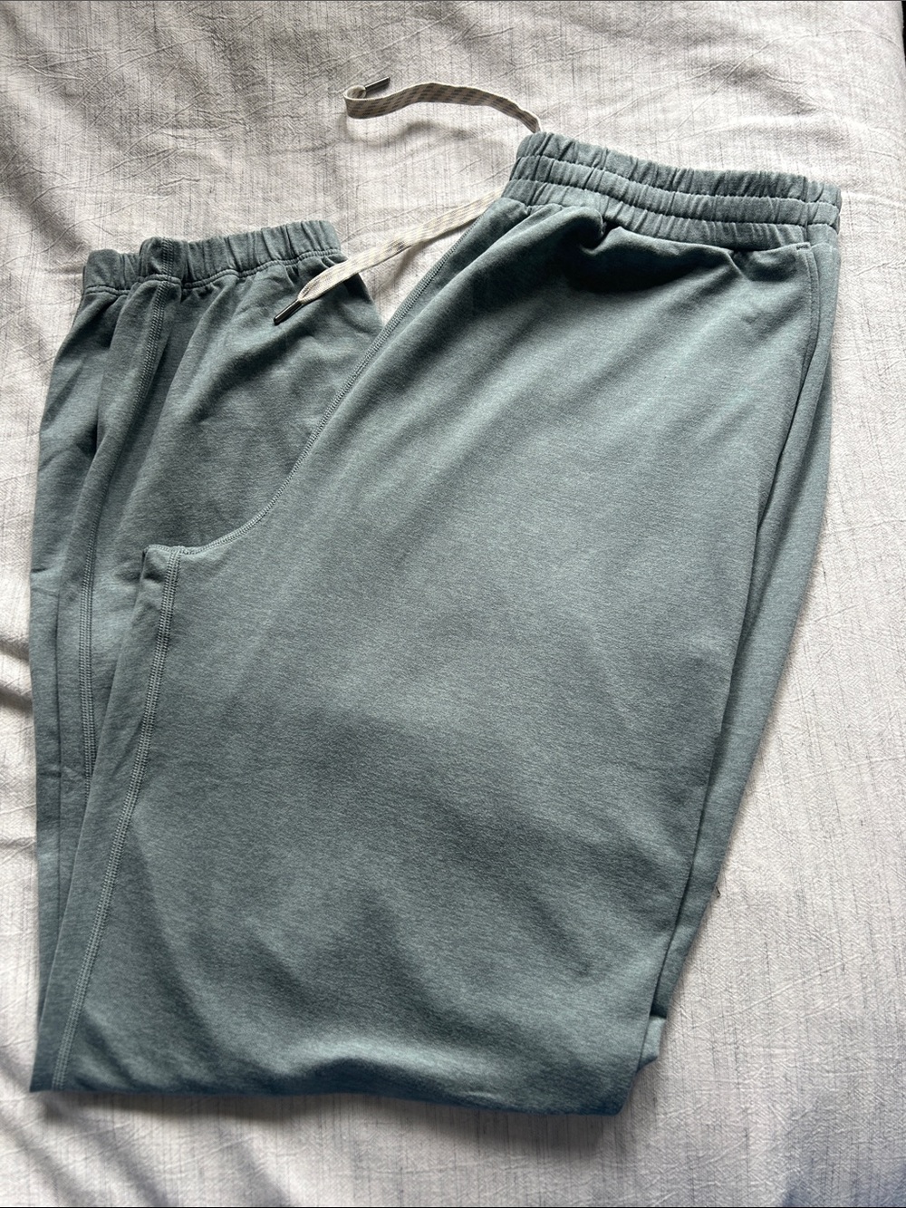 Vuori Performance Jogger Sage Green